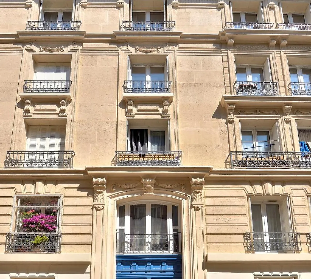 Stylish Attic Conversion Paris 0*,
